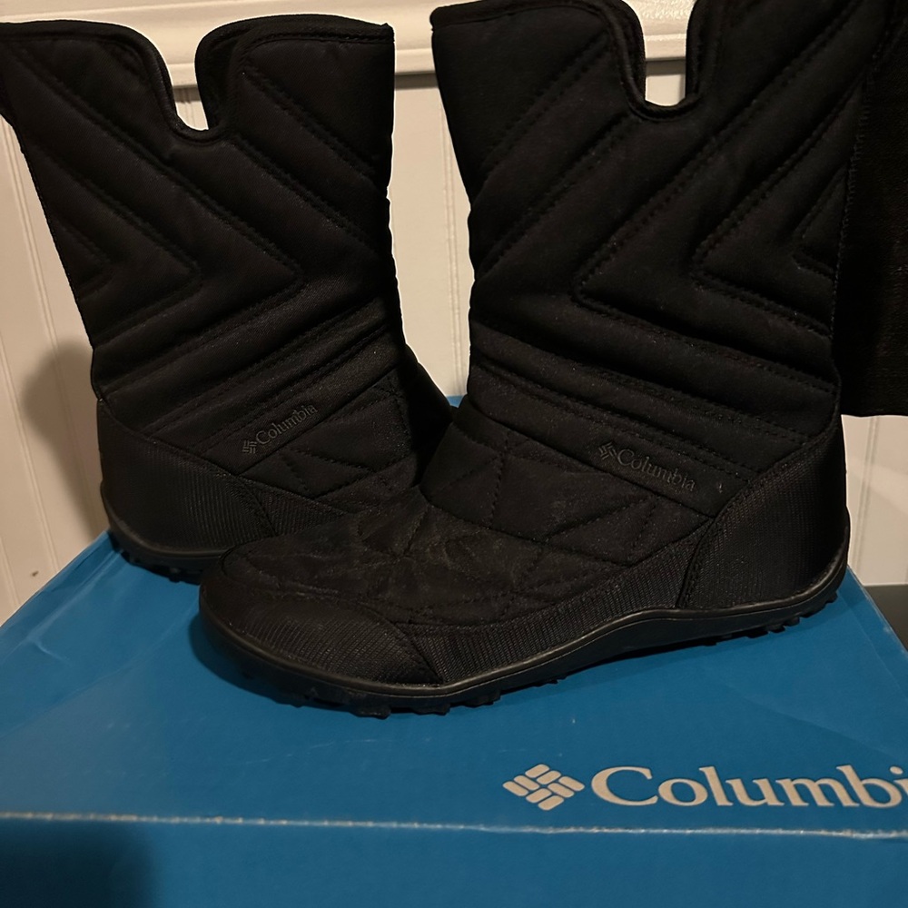 Columbia Women's Quilted Black Winter Boots